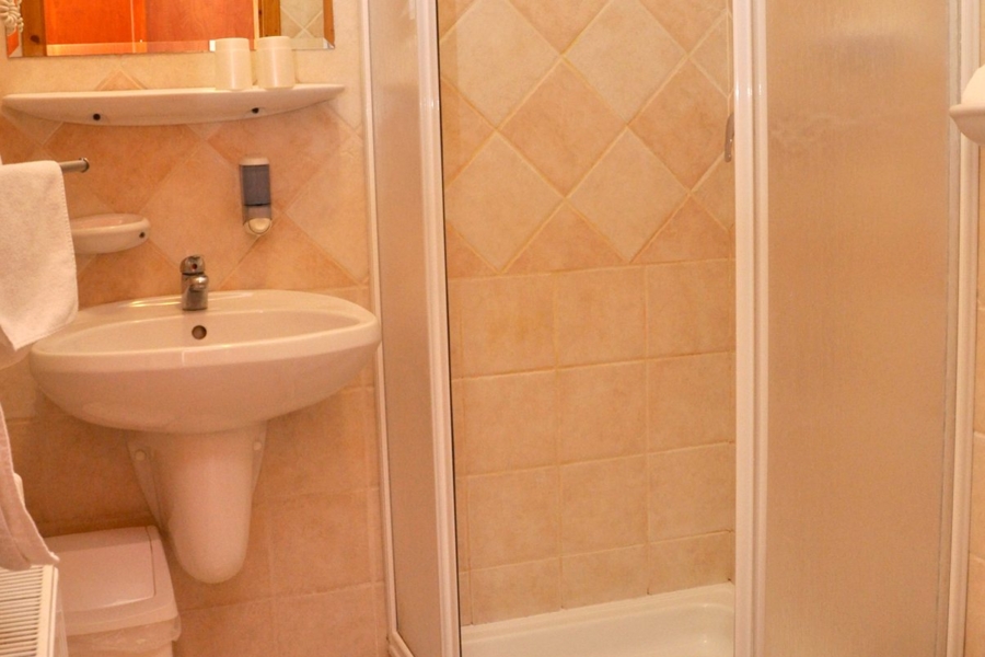 Ametiszt hotel fürdőszoba..2